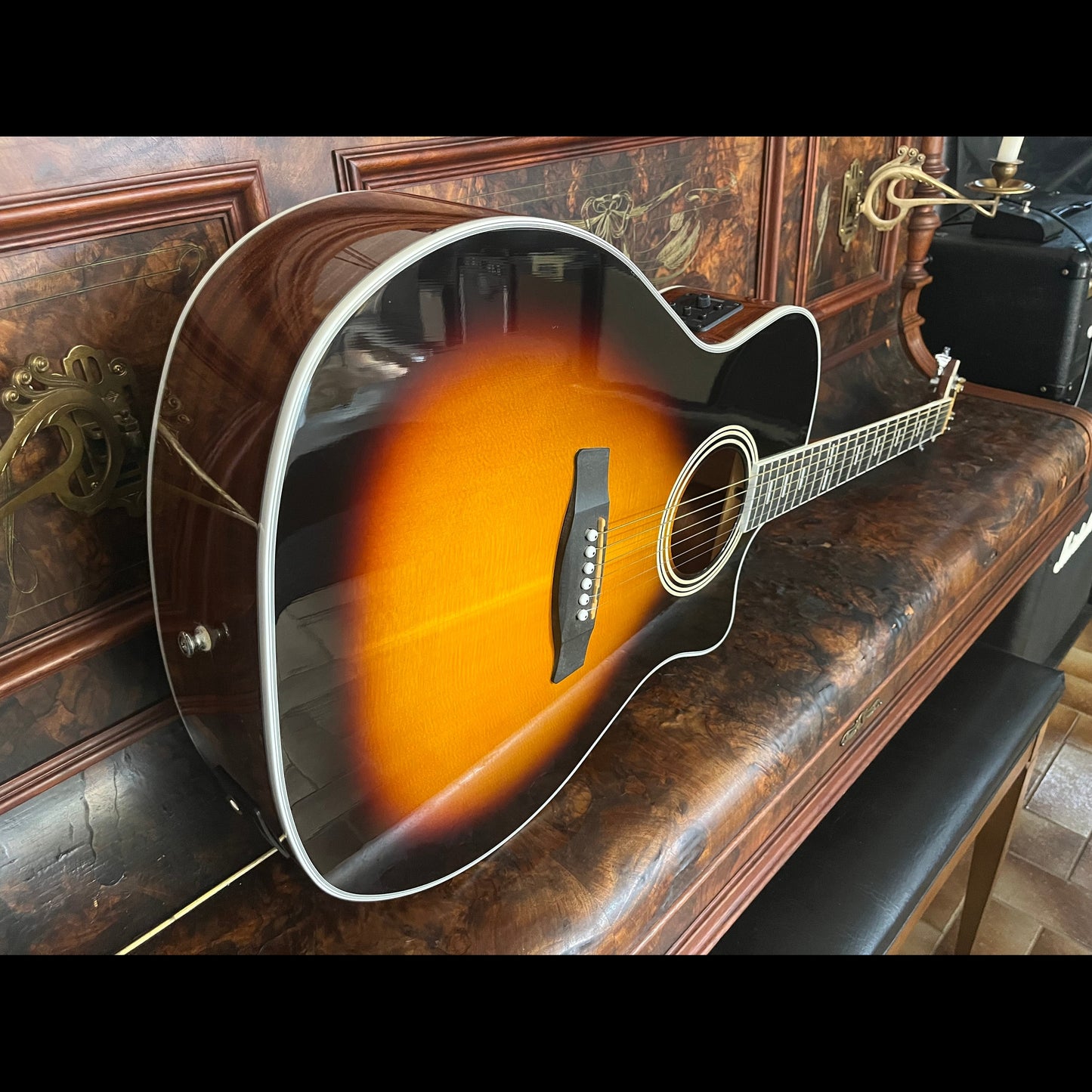 Hagstrom Siljan II Series Grand Auditorium AC/EL Guitar with Cutaway in Tobacco Sunburst -Includes Bonus Hardcase