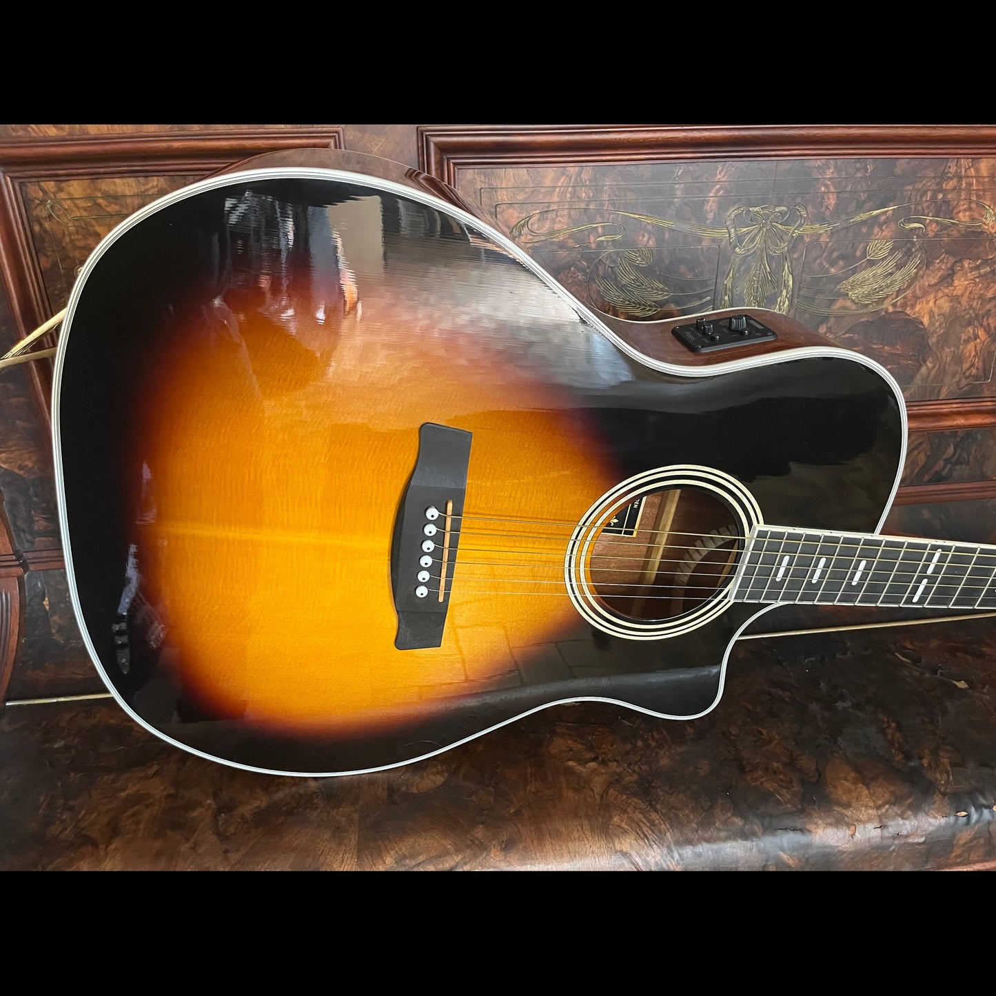 Hagstrom Siljan II Series Grand Auditorium AC/EL Guitar with Cutaway in Tobacco Sunburst -Includes Bonus Hardcase