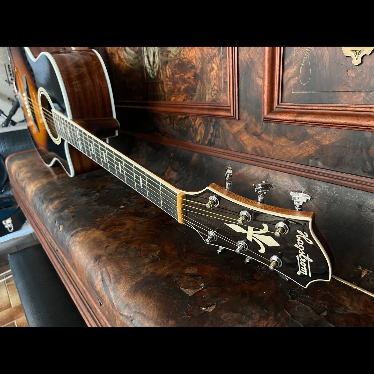 Hagstrom Siljan II Series Grand Auditorium AC/EL Guitar with Cutaway in Tobacco Sunburst -Includes Bonus Hardcase