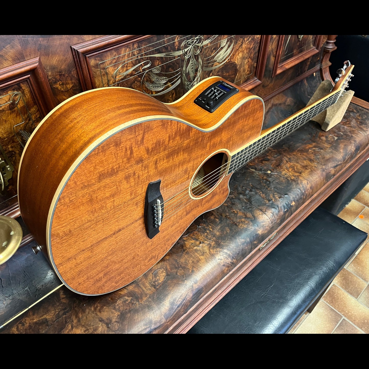 Tanglewood TWUSFCE Union Solid Top SuperFolk C/E Tanglewood Guitars Guitar