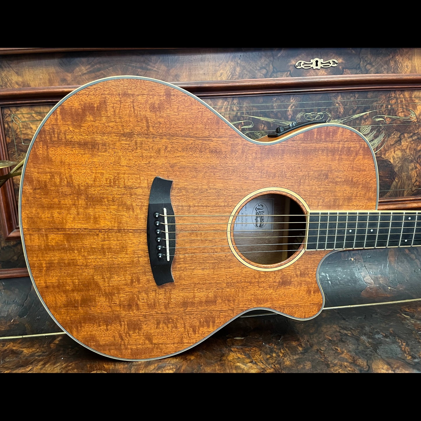 Tanglewood TWUSFCE Union Solid Top SuperFolk C/E Tanglewood Guitars Guitar