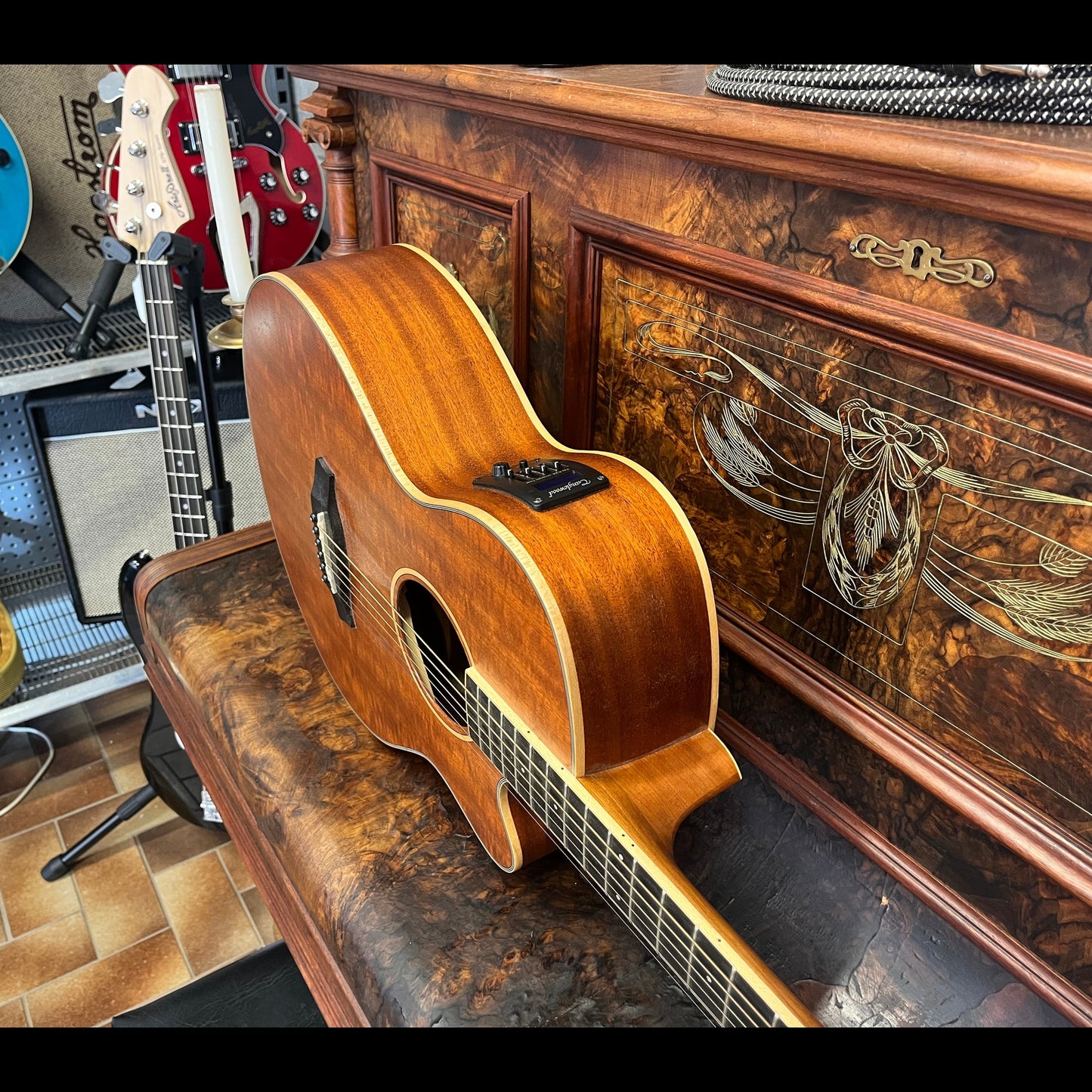 Tanglewood TWUSFCE Union Solid Top SuperFolk C/E Tanglewood Guitars Guitar