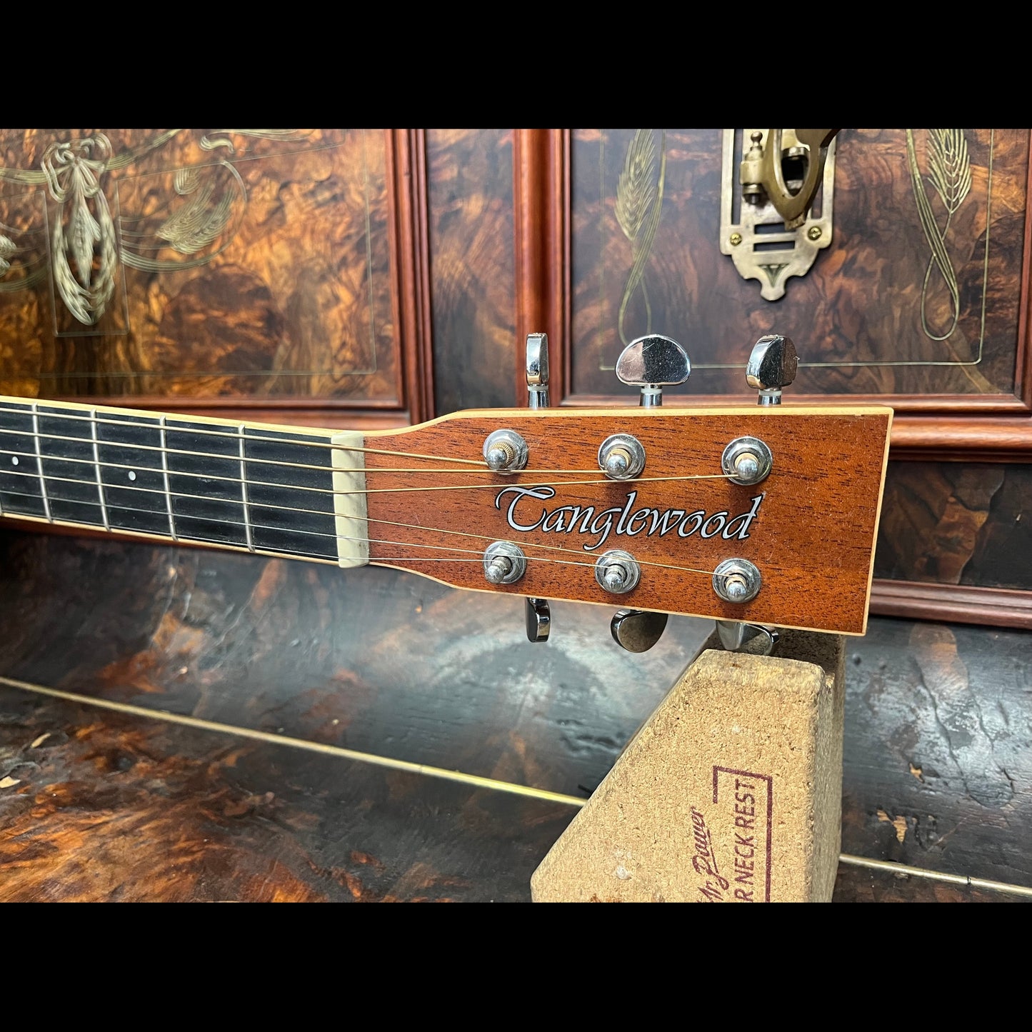 Tanglewood TWUSFCE Union Solid Top SuperFolk C/E Tanglewood Guitars Guitar