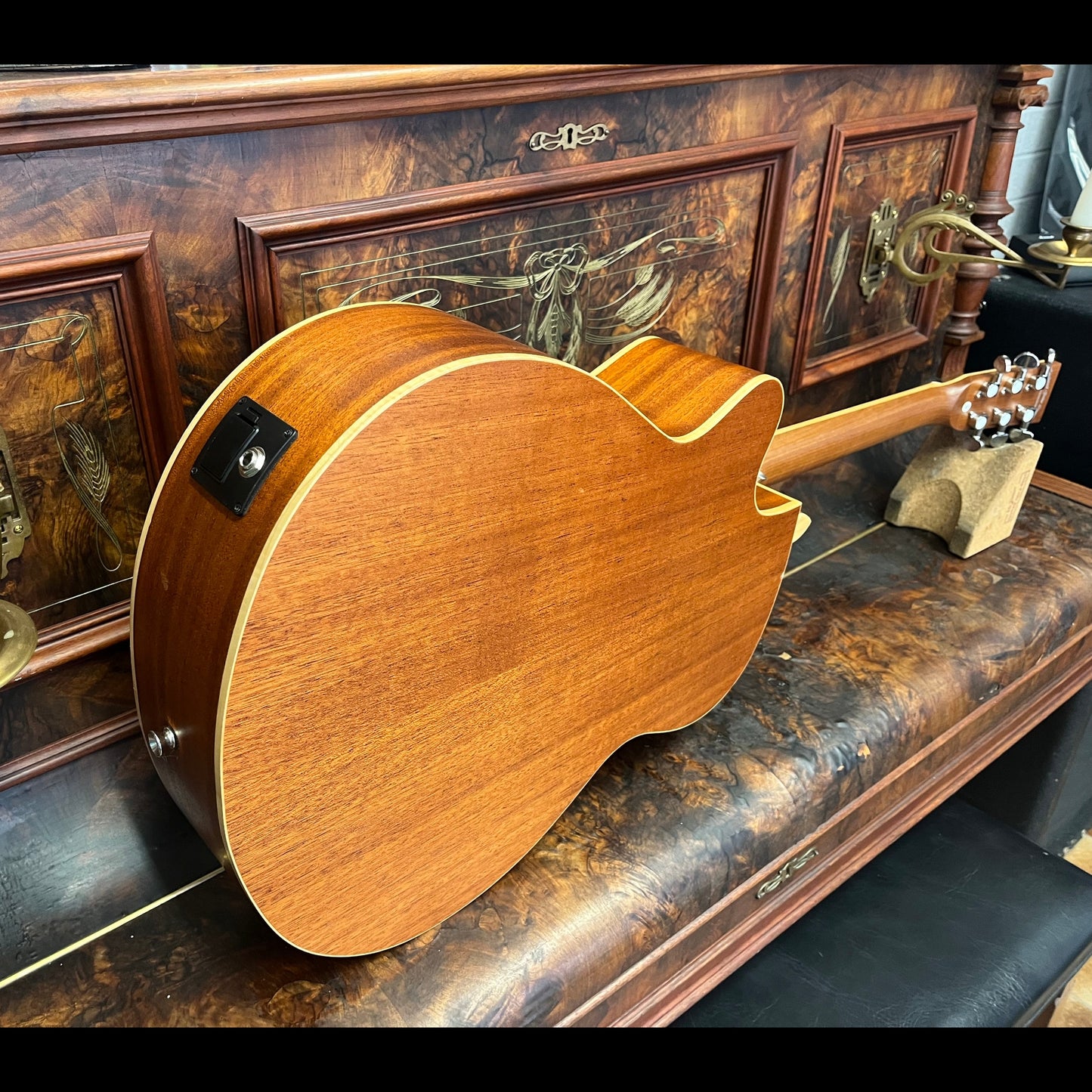 Tanglewood TWUSFCE Union Solid Top SuperFolk C/E Tanglewood Guitars Guitar