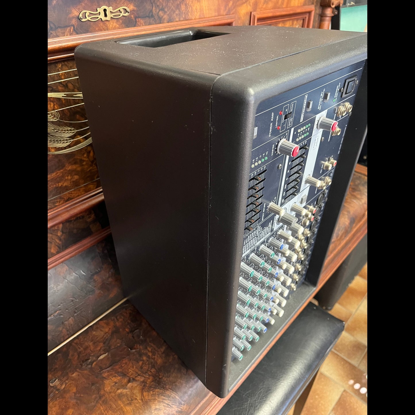 Yamaha EMX212S 12-Input Powered Mixer with FX (2x220W)