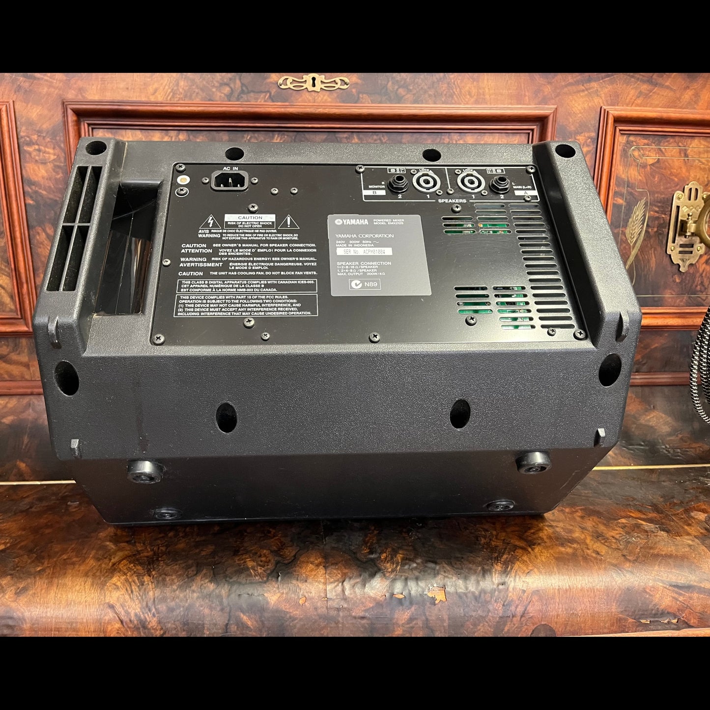 Yamaha EMX212S 12-Input Powered Mixer with FX (2x220W)