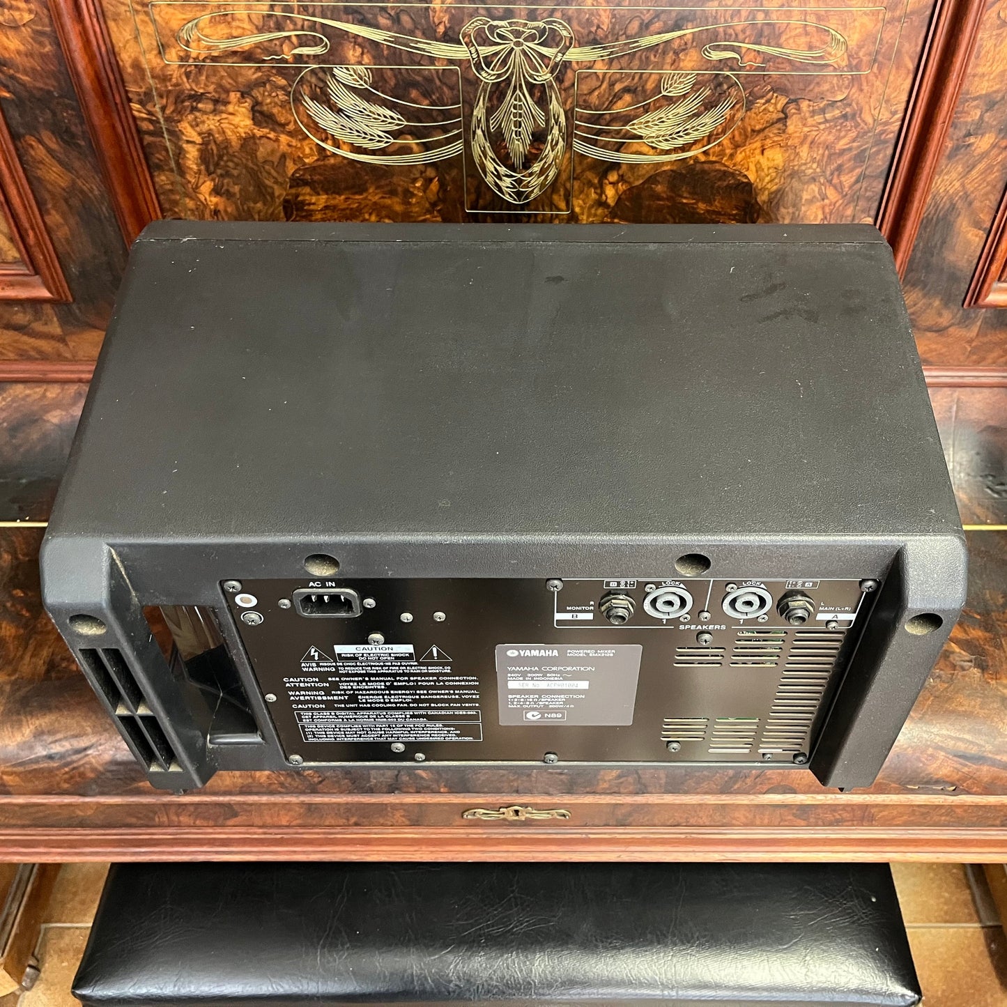 Yamaha EMX212S 12-Input Powered Mixer with FX (2x220W)