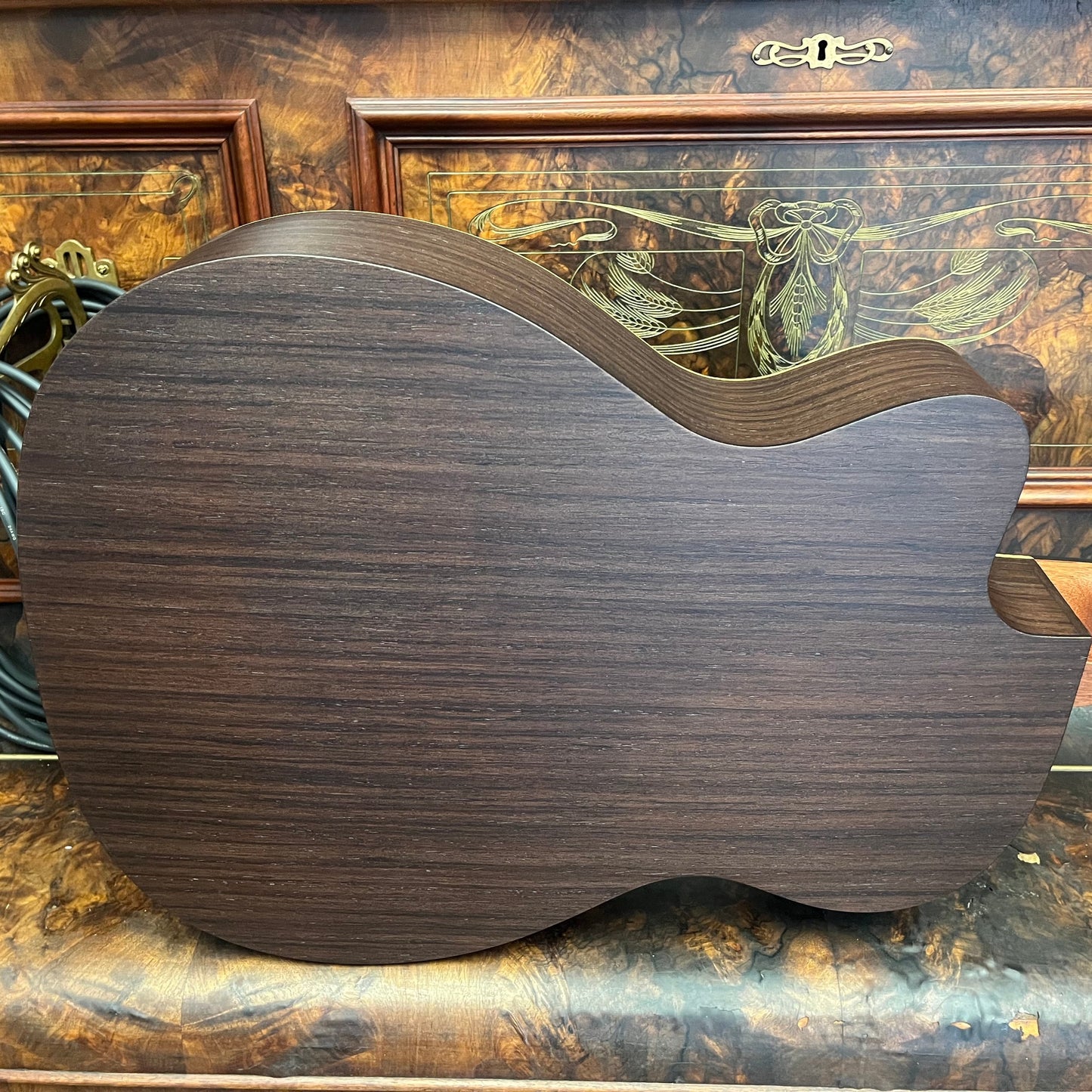 Sigma 000TCE – Compact 000‑Size Cutaway Acoustic‑Electric Guitar