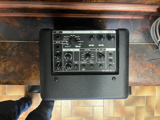 VOX MINI GO 3 – Portable 3W Guitar Amplifier with Rhythm Machine (Used)