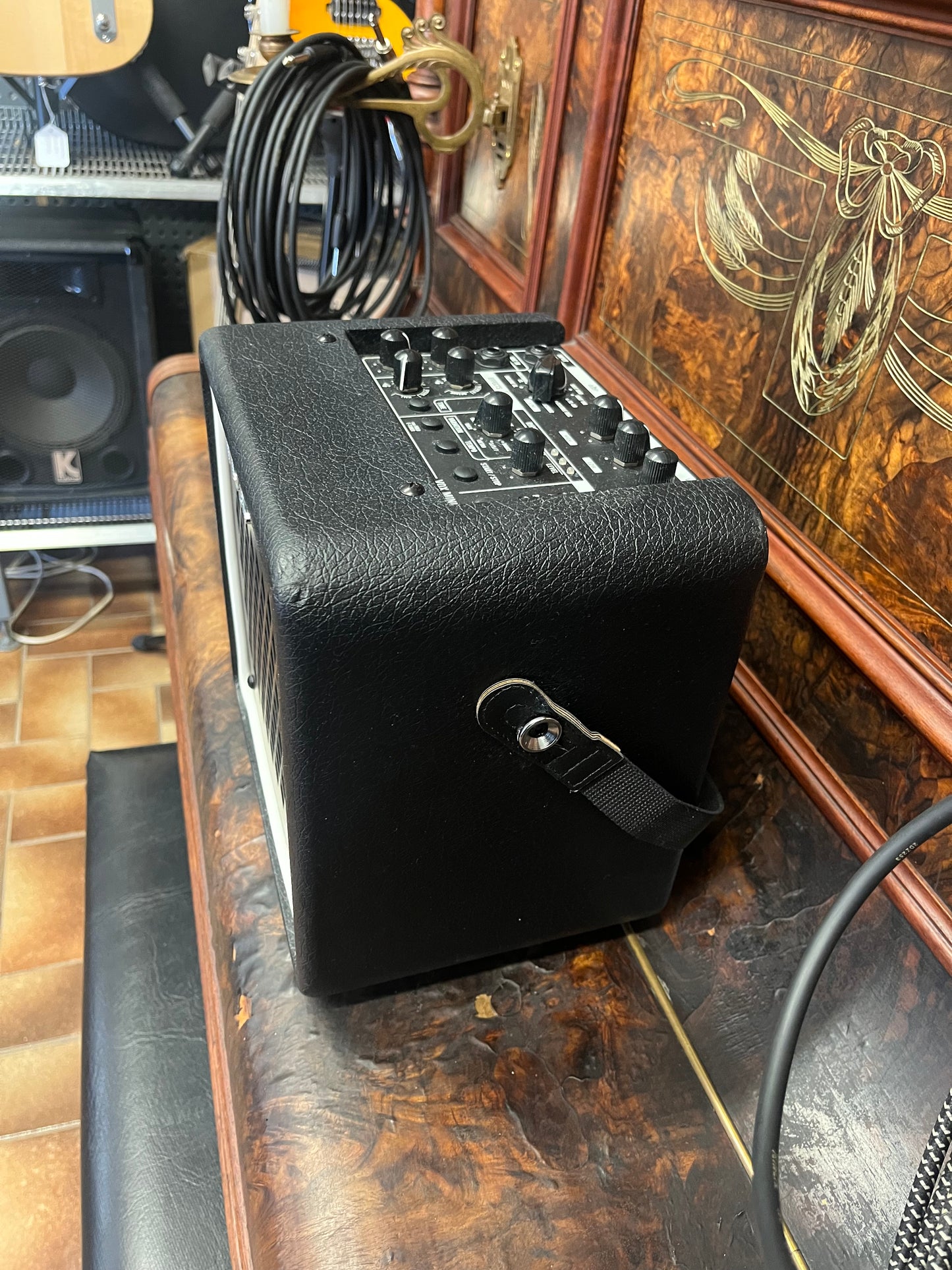 VOX MINI GO 3 – Portable 3W Guitar Amplifier with Rhythm Machine (Used)