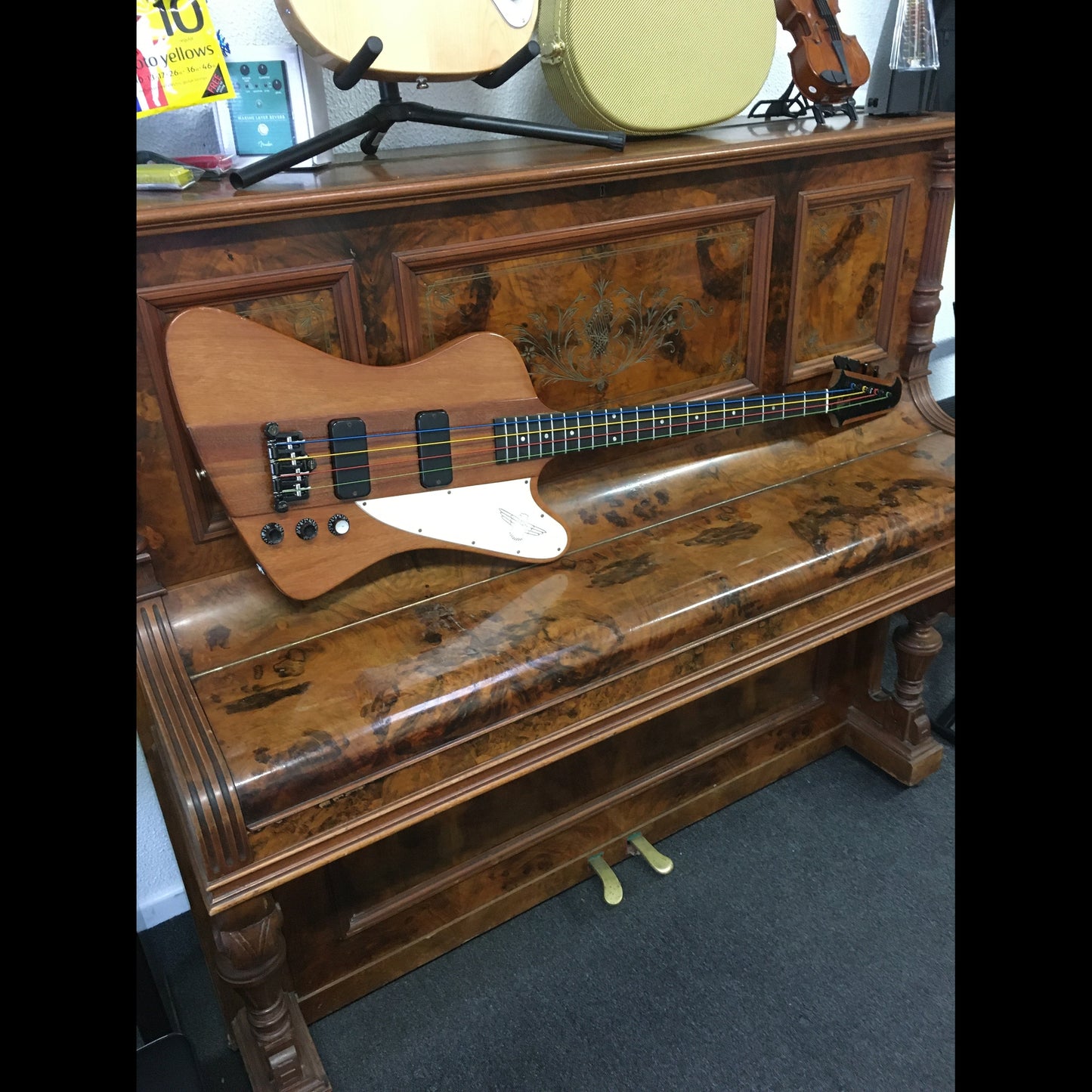 2000 Gibson Thunderbird – With Original Case (USED)