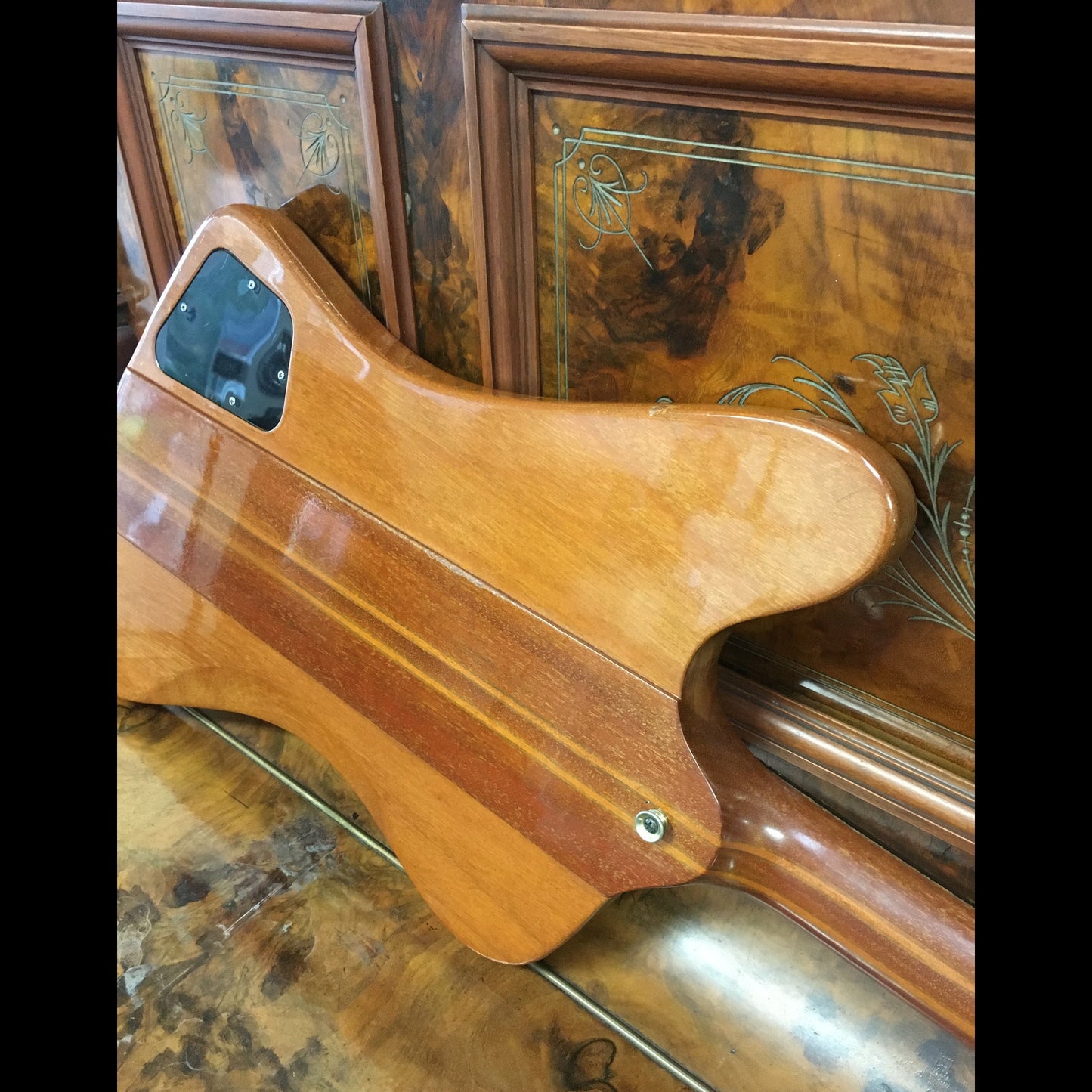 2000 Gibson Thunderbird – With Original Case (USED)