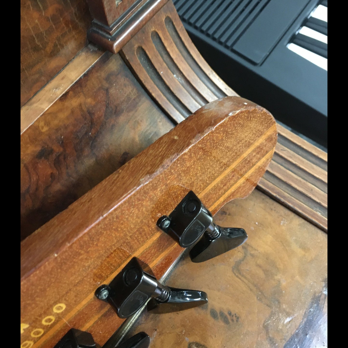 2000 Gibson Thunderbird – With Original Case (USED)