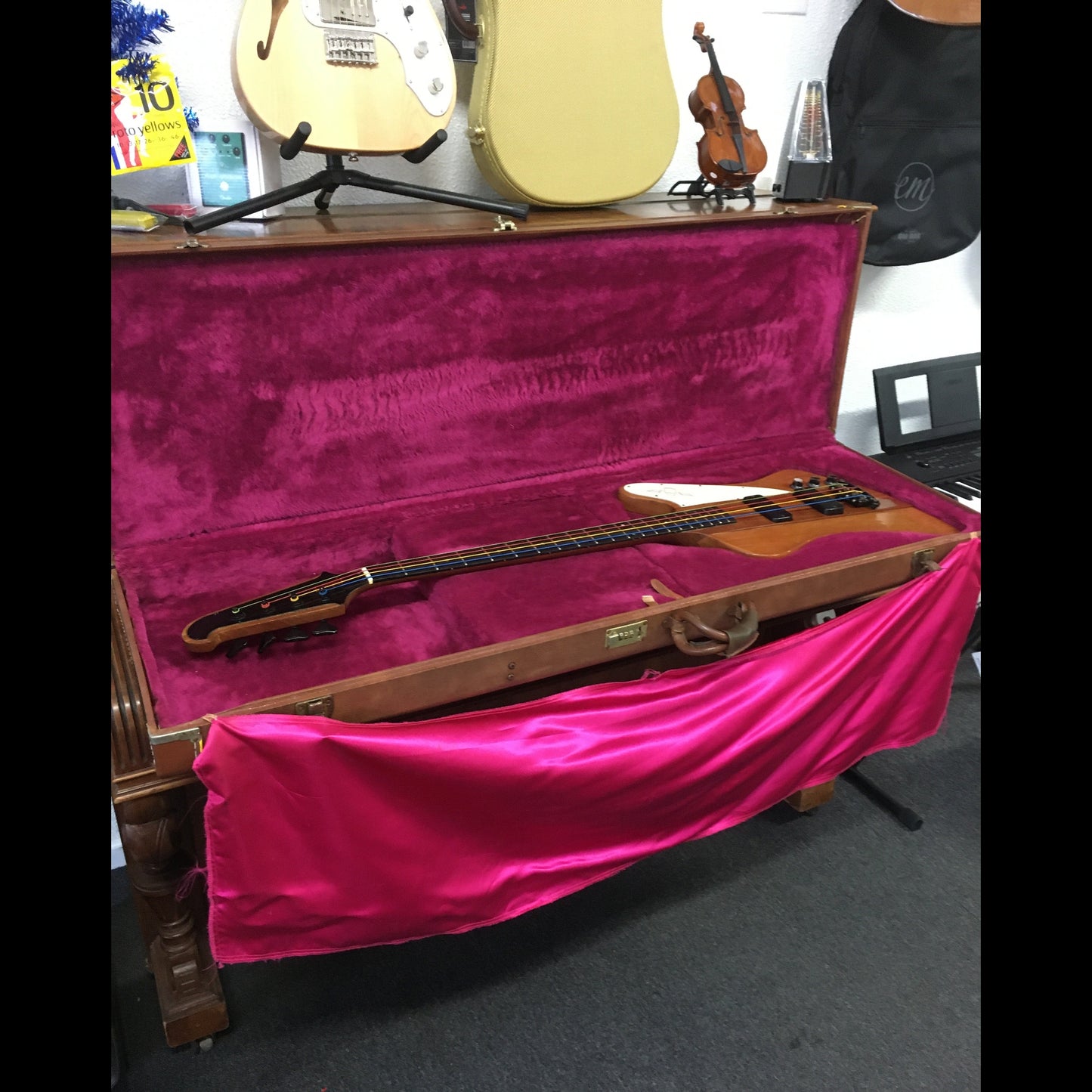 2000 Gibson Thunderbird – With Original Case (USED)