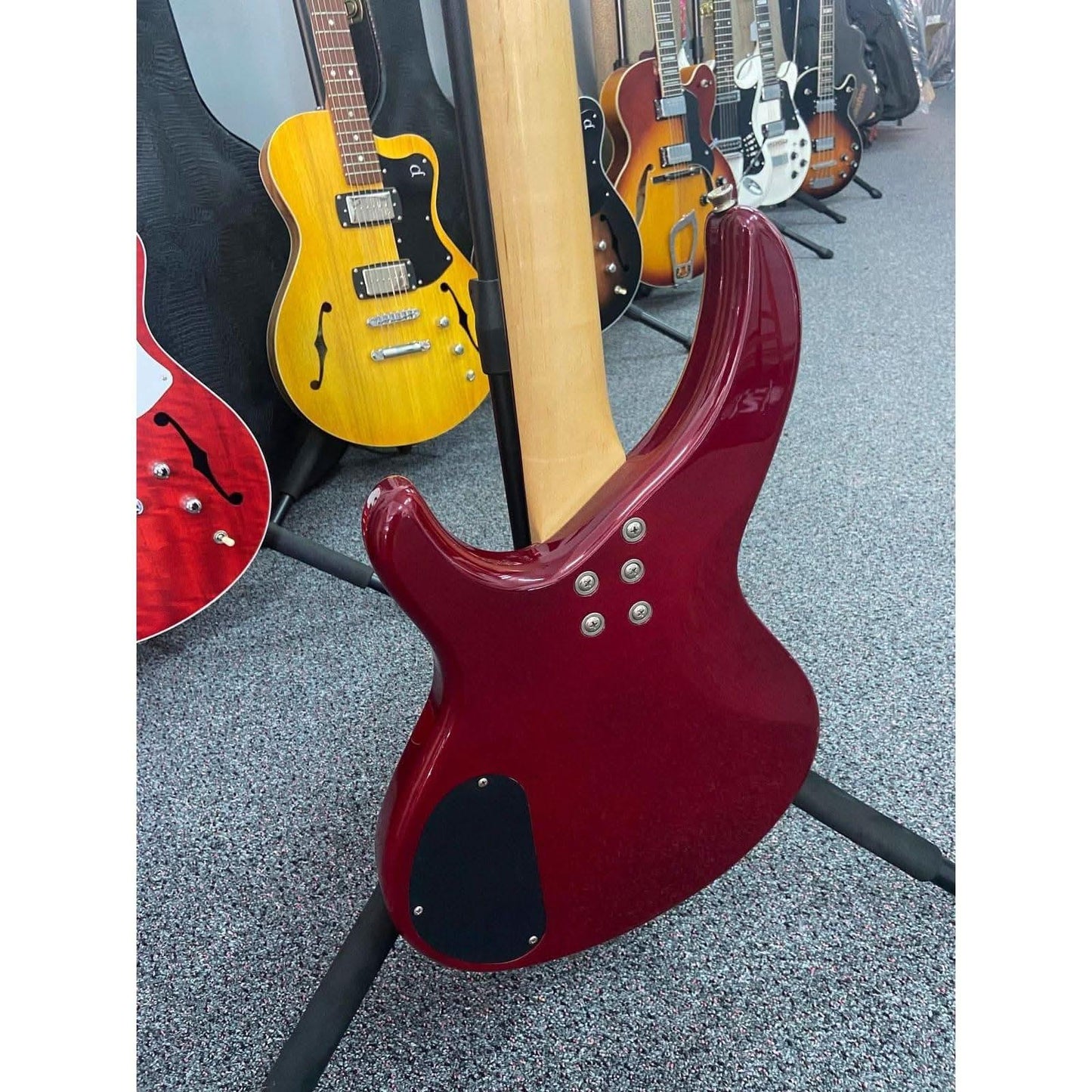 Bass Guitars Aria GIG Guitars