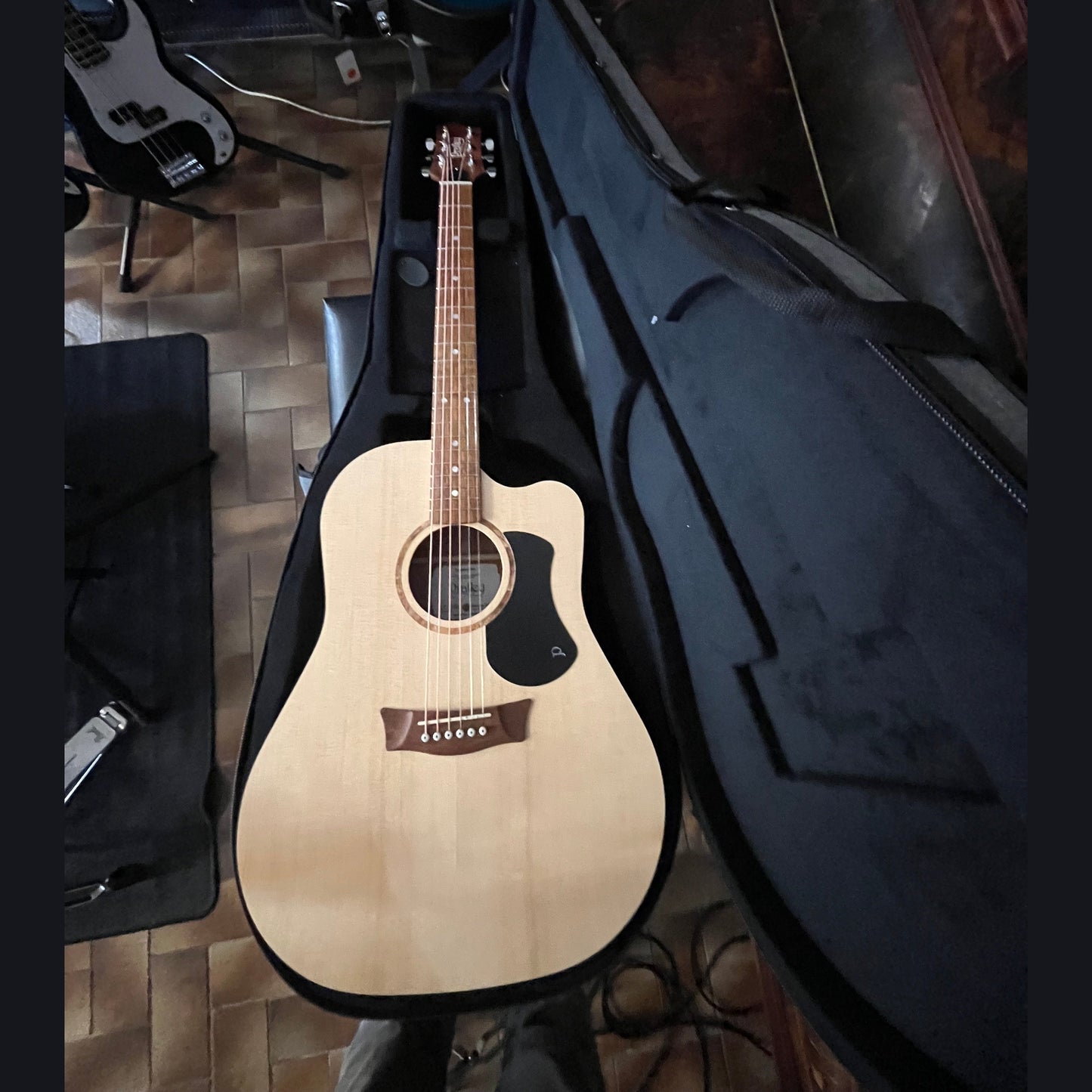 Pratley Classic Series Dreadnought Cutaway Model Solid Spruce Top, Solid Maple B/S Pratley Guitars Acoustic Guitars