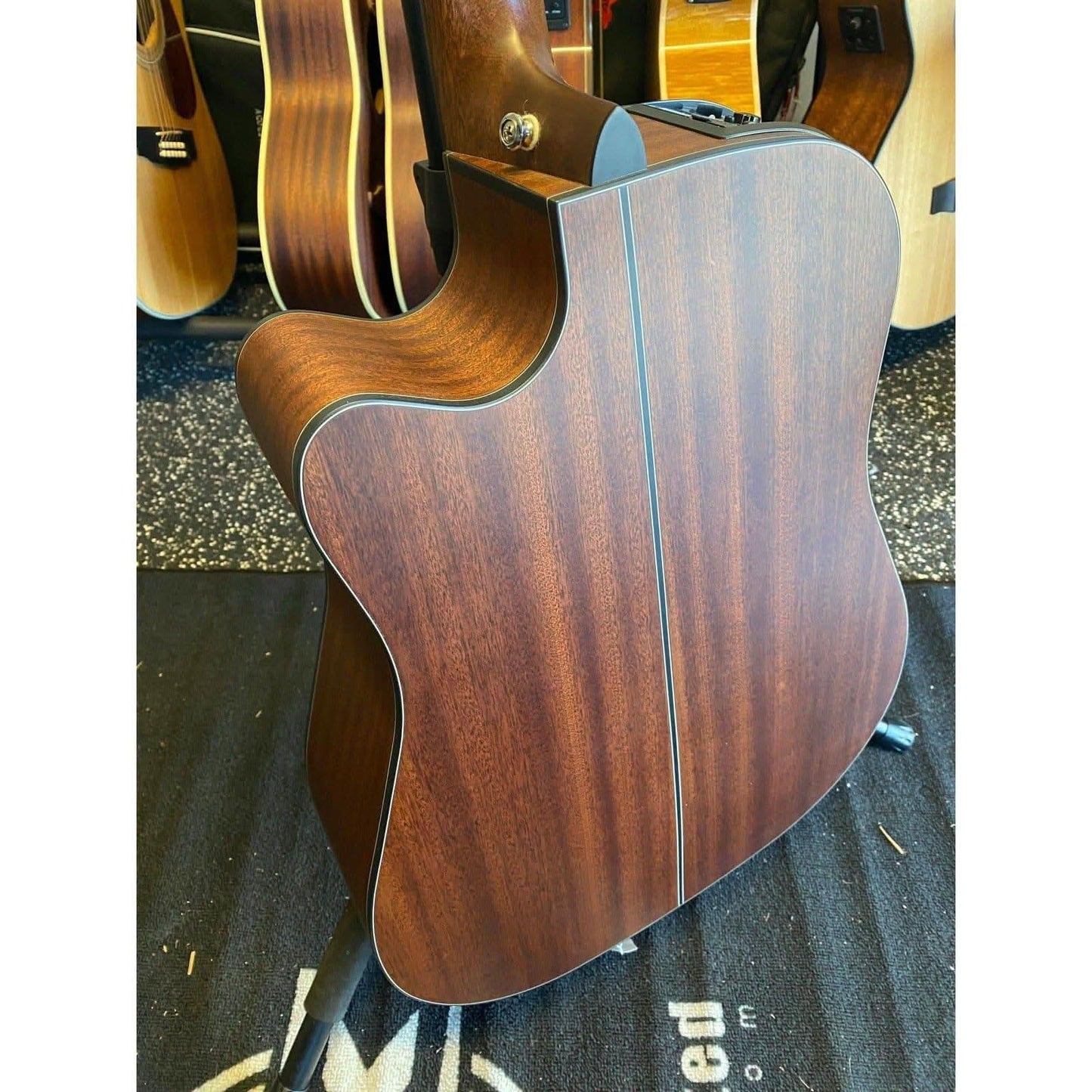 Acoustic/Electric Guitars Takamine GIG Guitars