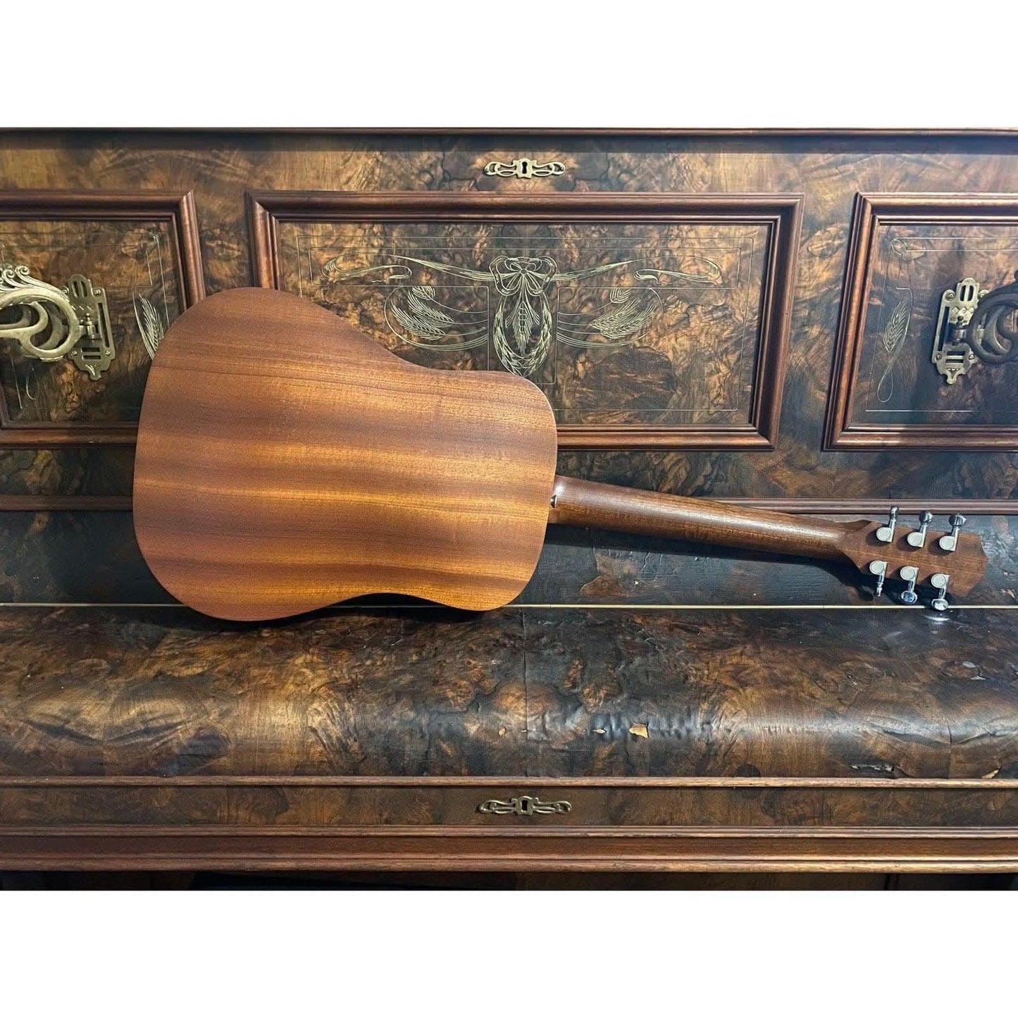 Acoustic Guitars Taylor GIG Guitars