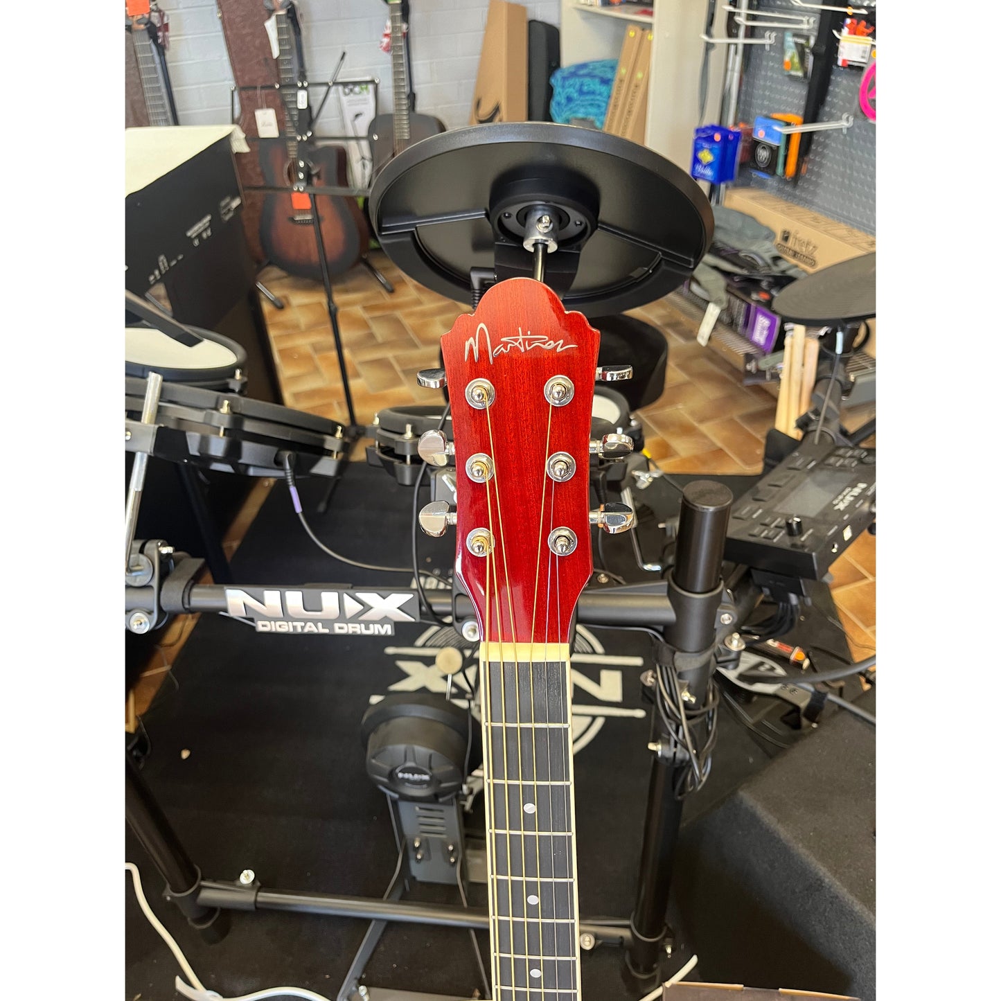 Martinez '41 Series' Dreadnought Acoustic Guitar. Cut-away Gloss Finish Gloss Red Burst