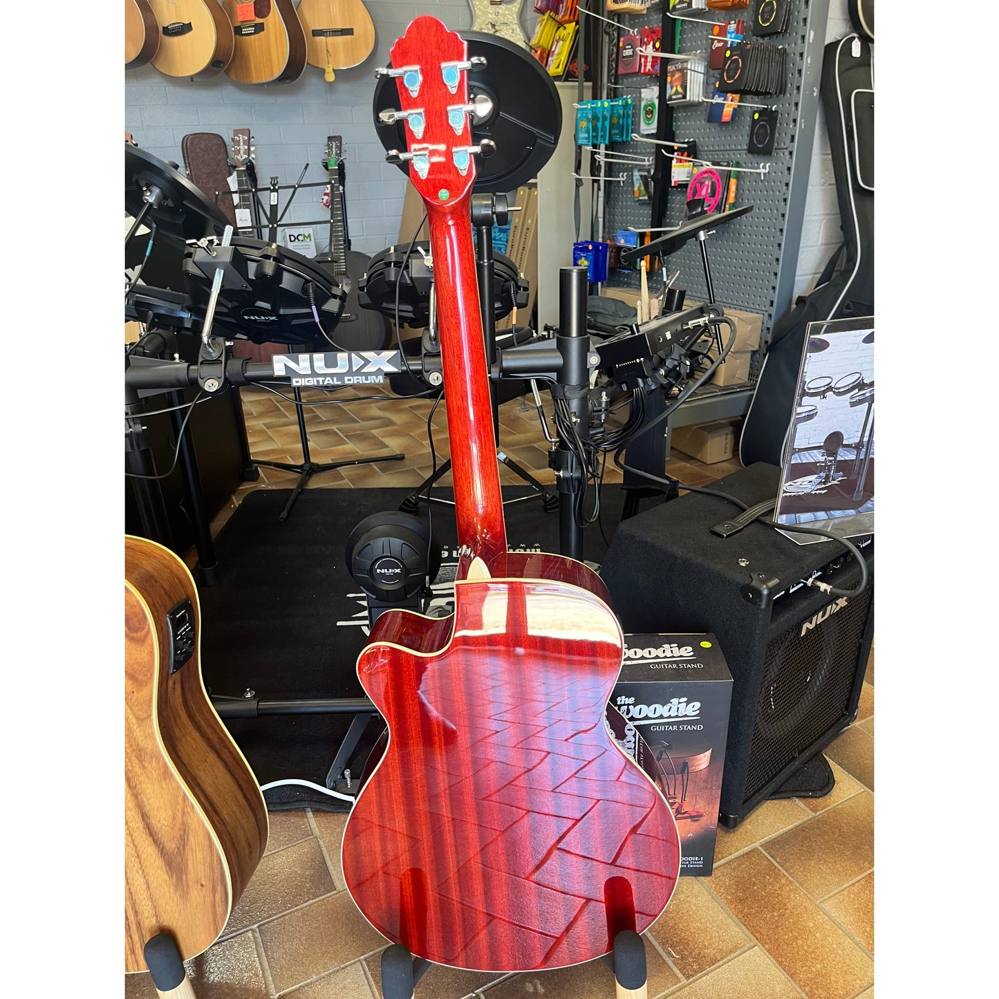 Martinez '41 Series' Dreadnought Acoustic Guitar. Cut-away Gloss Finish Gloss Red Burst