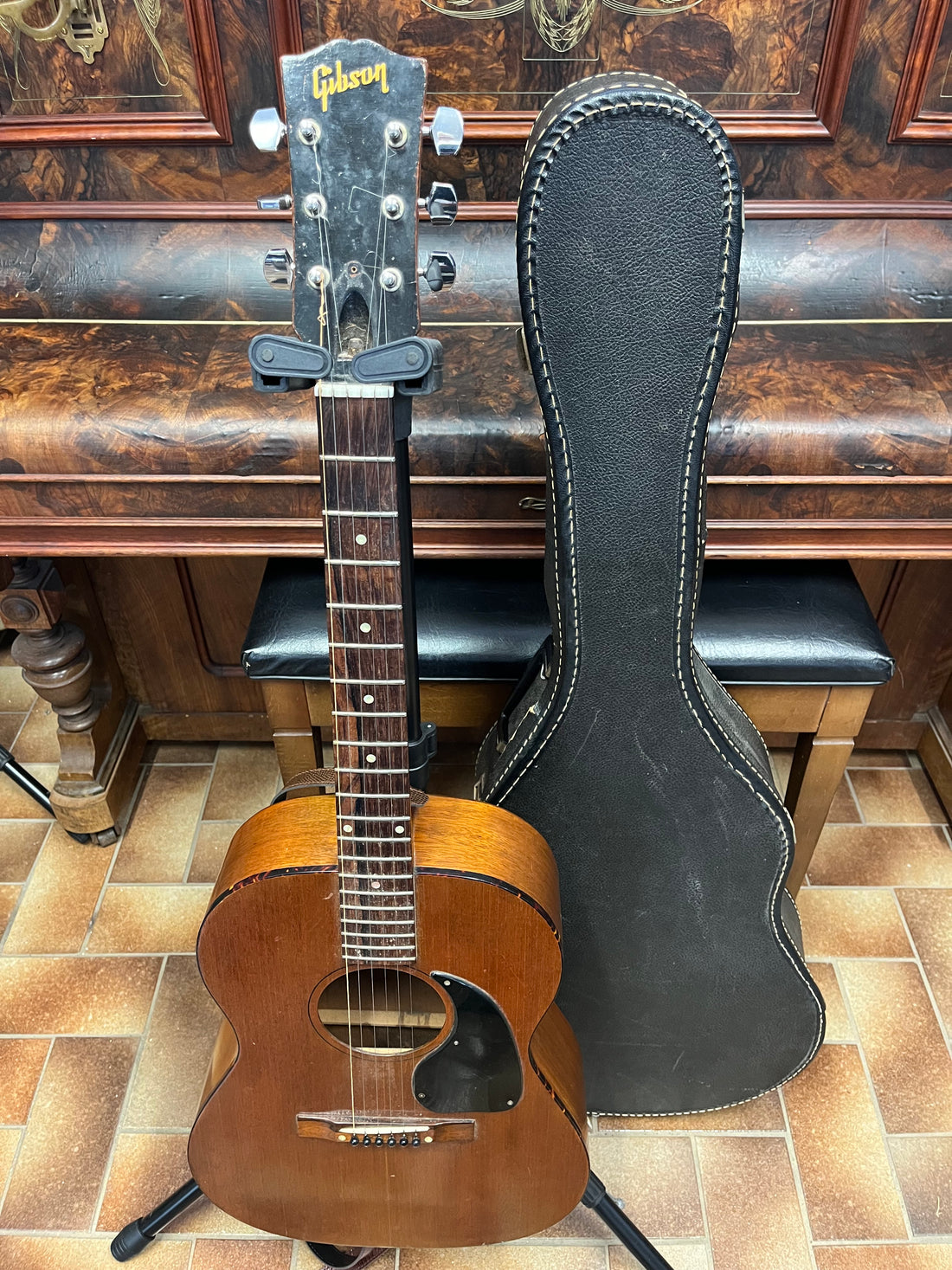 1959 Gibson LG-0 Acoustic Guitar - Fair Condition, Vintage Sound