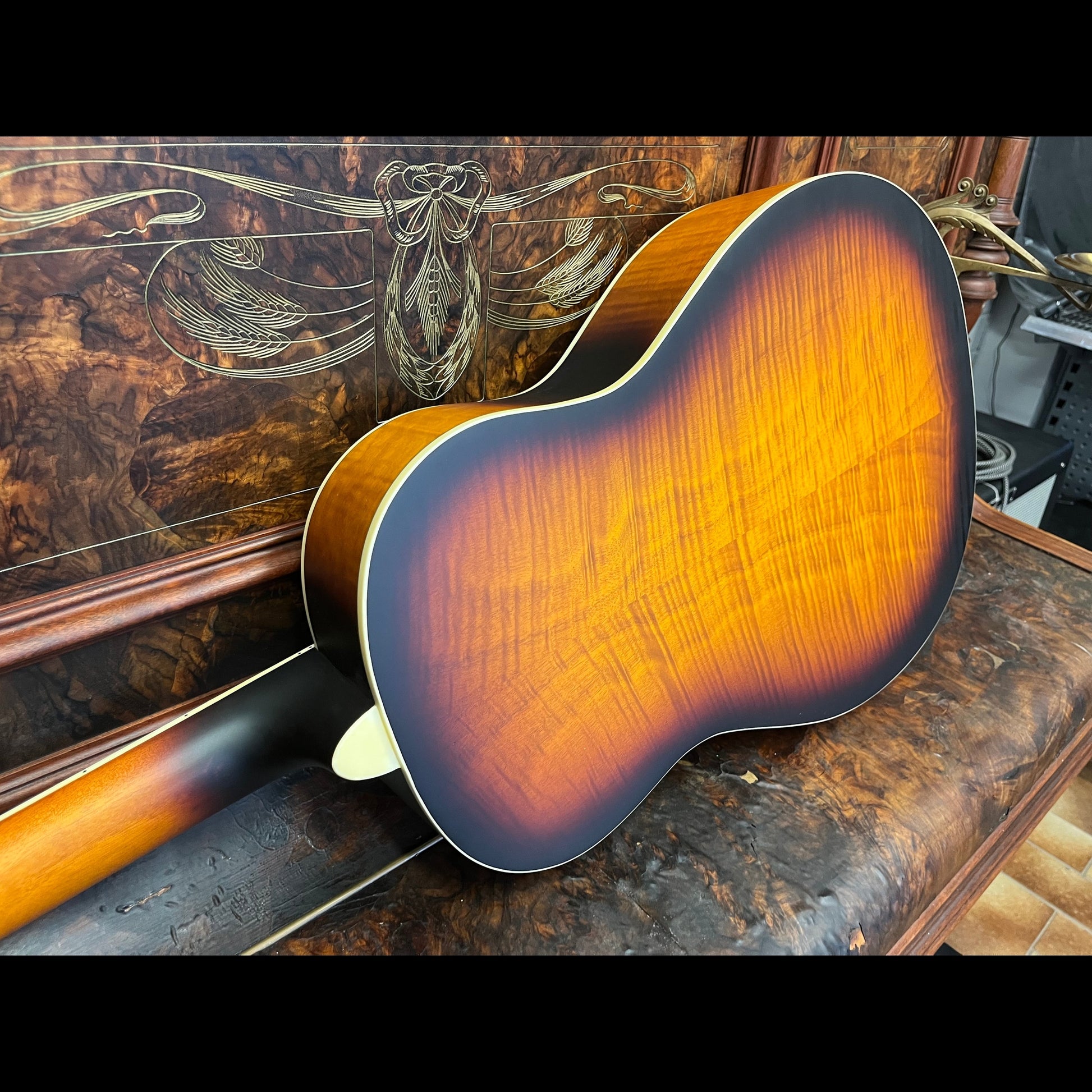 Bourbon Street BSR-1C12-W Resonator Guitar – Flamed Maple - Sunburst