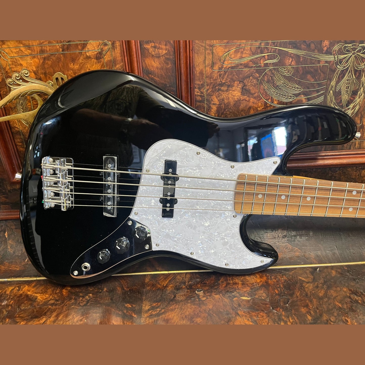 Bass Guitars Sceptre GIG Guitars