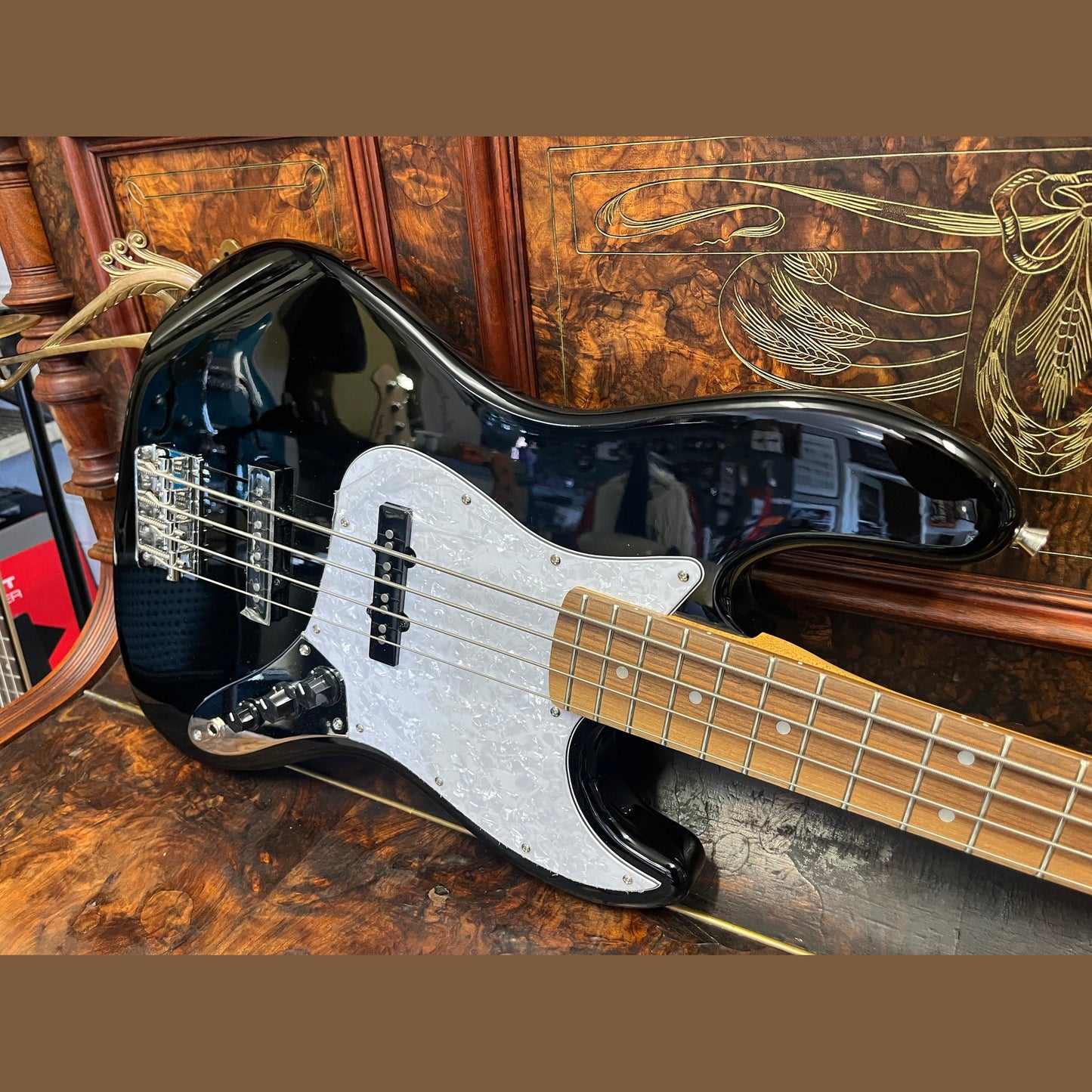 Bass Guitars Sceptre GIG Guitars