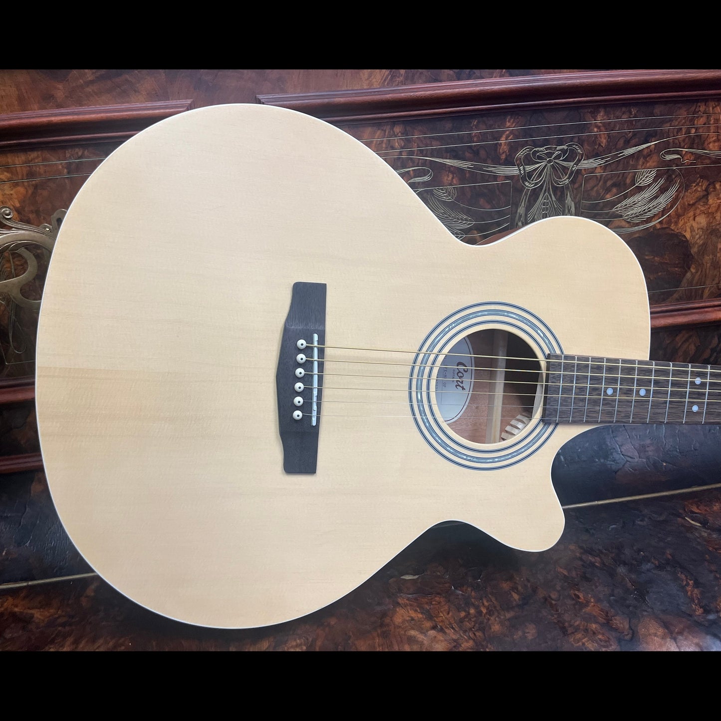 Cort SFX-ME: Slim Body Acoustic-Electric Guitar