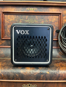 VOX MINI GO 3 – Portable 3W Guitar Amplifier with Rhythm Machine (Used)