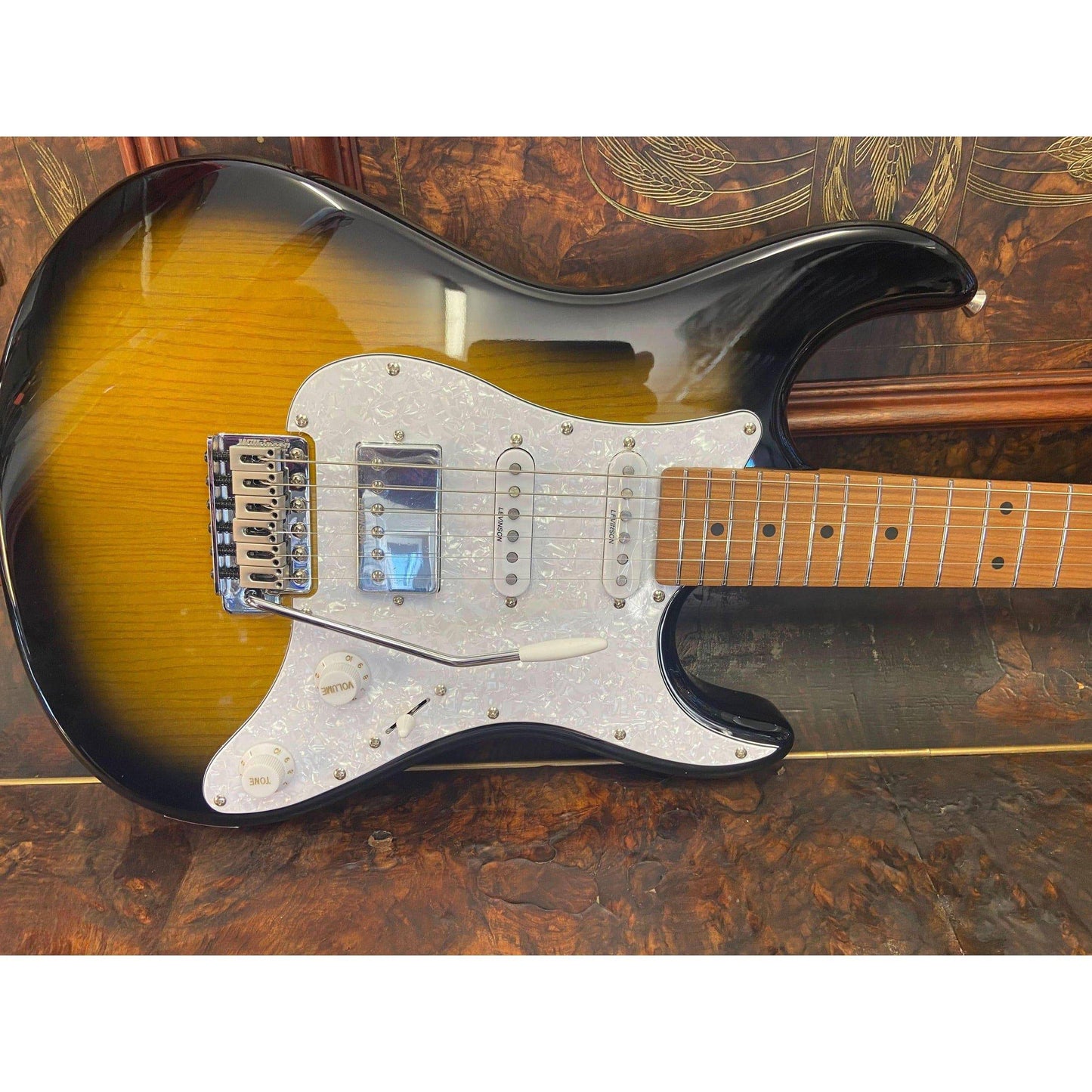 Sceptre Ventana Deluxe Double Cutaway HSS See Thru 2 Tone Sunburst Sceptre Electric Guitars